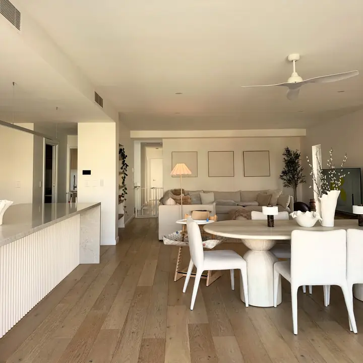 We don’t cut corners, we clean them 🫡Wonderful Mermaid Beach home in for a deep clean🧼